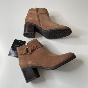 Naturalizer Lydia Ankle Heeled Bootie 6.5 Wide Warm Oat Suede Water Repellant